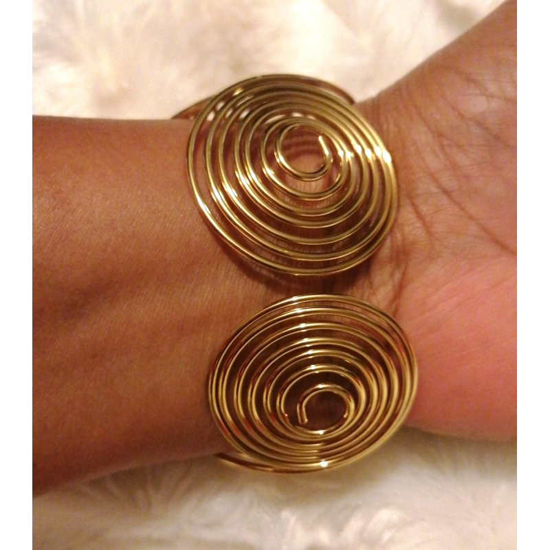 Bracelet femme tendance argent : une pièce intemporelle de bijouterie